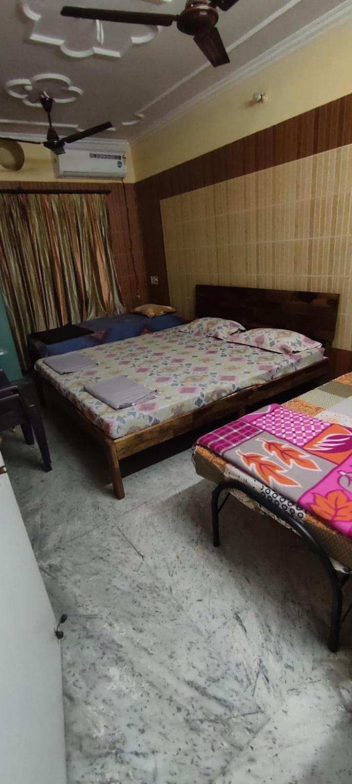 Satnam Homestay Varanasi Exterior photo